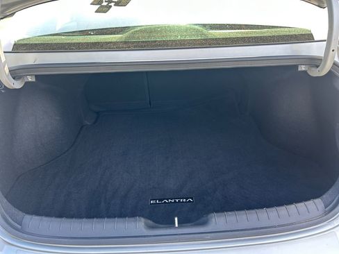 Used 2021 Hyundai Elantra Limited FWD image 25