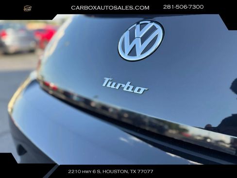Used 2018 Volkswagen Beetle 2.0T SE FWD image 30