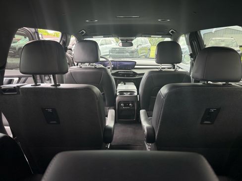 Used 2025 Buick Enclave Preferred AWD/4WD image 15