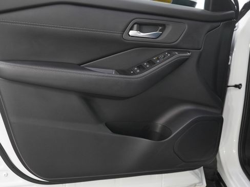 Used 2024 Nissan Rogue SV w/ SV Premium Package image 18