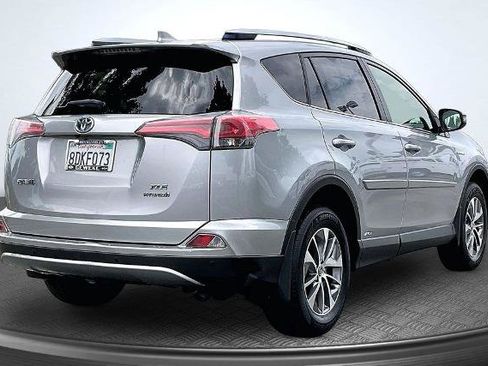 Used 2018 Toyota RAV4 XLE w/ Convenience Package AWD/4WD image 2