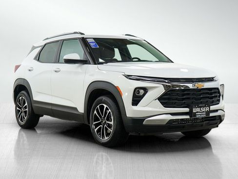 Used 2025 Chevrolet TrailBlazer LT w/ LT Cold Weather Package AWD/4WD image 7