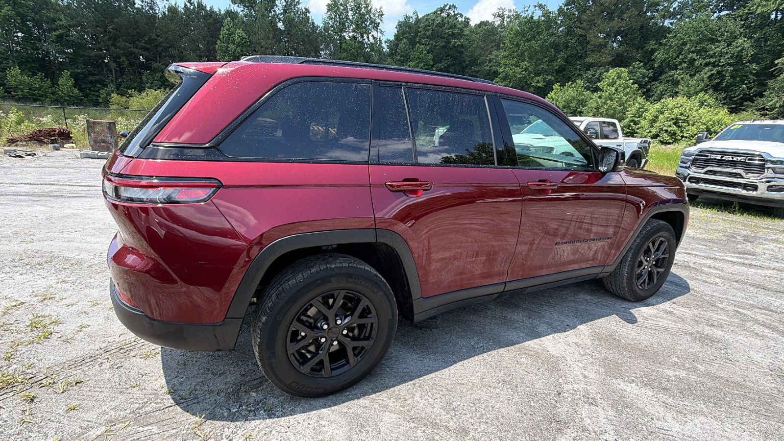 Certified 2025 Jeep Grand Cherokee Altitude AWD/4WD image 8