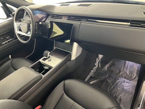 Used 2025 Land Rover Range Rover SE AWD/4WD image 25