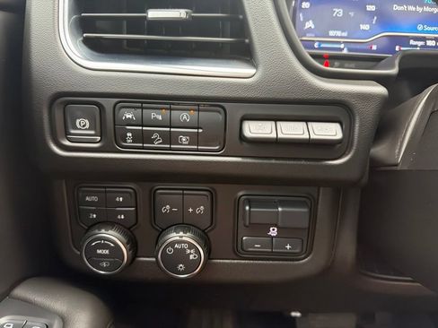 Used 2024 Chevrolet Suburban High Country AWD/4WD image 24
