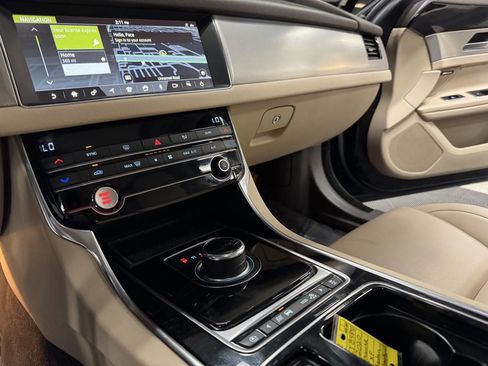 Used 2020 Jaguar XF Premium image 26