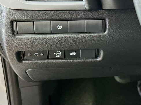 Used 2024 Nissan Rogue SV AWD/4WD image 10