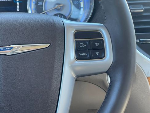 Used 2014 Chrysler 300 C AWD/4WD image 31