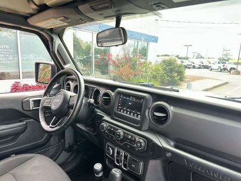 Used 2022 Jeep Wrangler Unlimited Sport AWD/4WD image 12