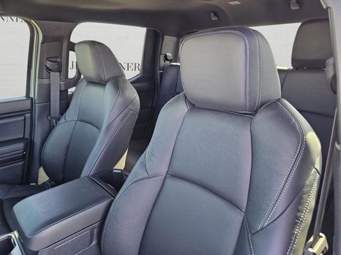 Used 2025 Toyota Tacoma TRD Sport image 18