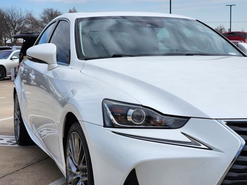 Used 2017 Lexus IS 200t image 8