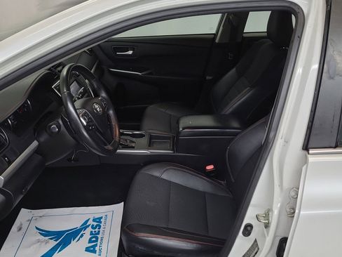 Used 2017 Toyota Camry SE w/ Moonroof Package image 8