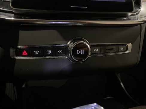 Used 2025 Volvo XC90 B5 Plus image 29