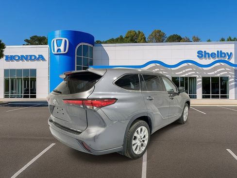 Used 2023 Toyota Highlander Limited image 8