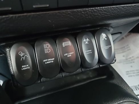 Used 2018 Jeep Wrangler Sport image 58