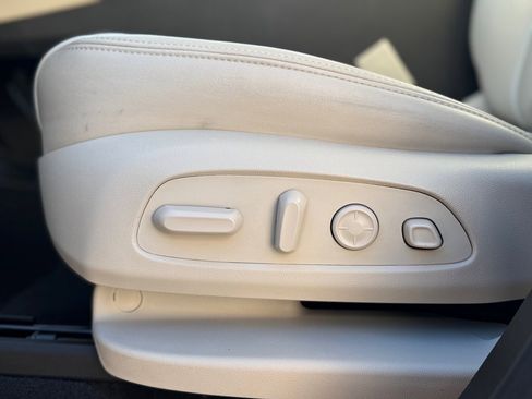 Used 2023 Buick Enclave Avenir w/ Avenir Technology Package image 9