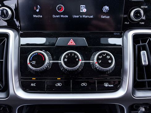 Used 2022 Kia Sorento LX image 21