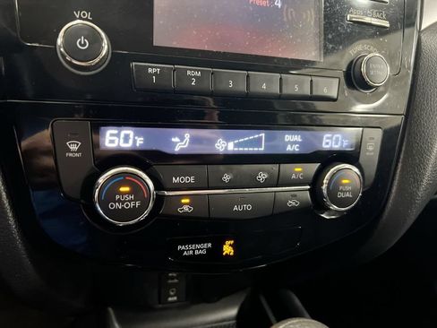 Used 2015 Nissan Rogue SV AWD/4WD image 16