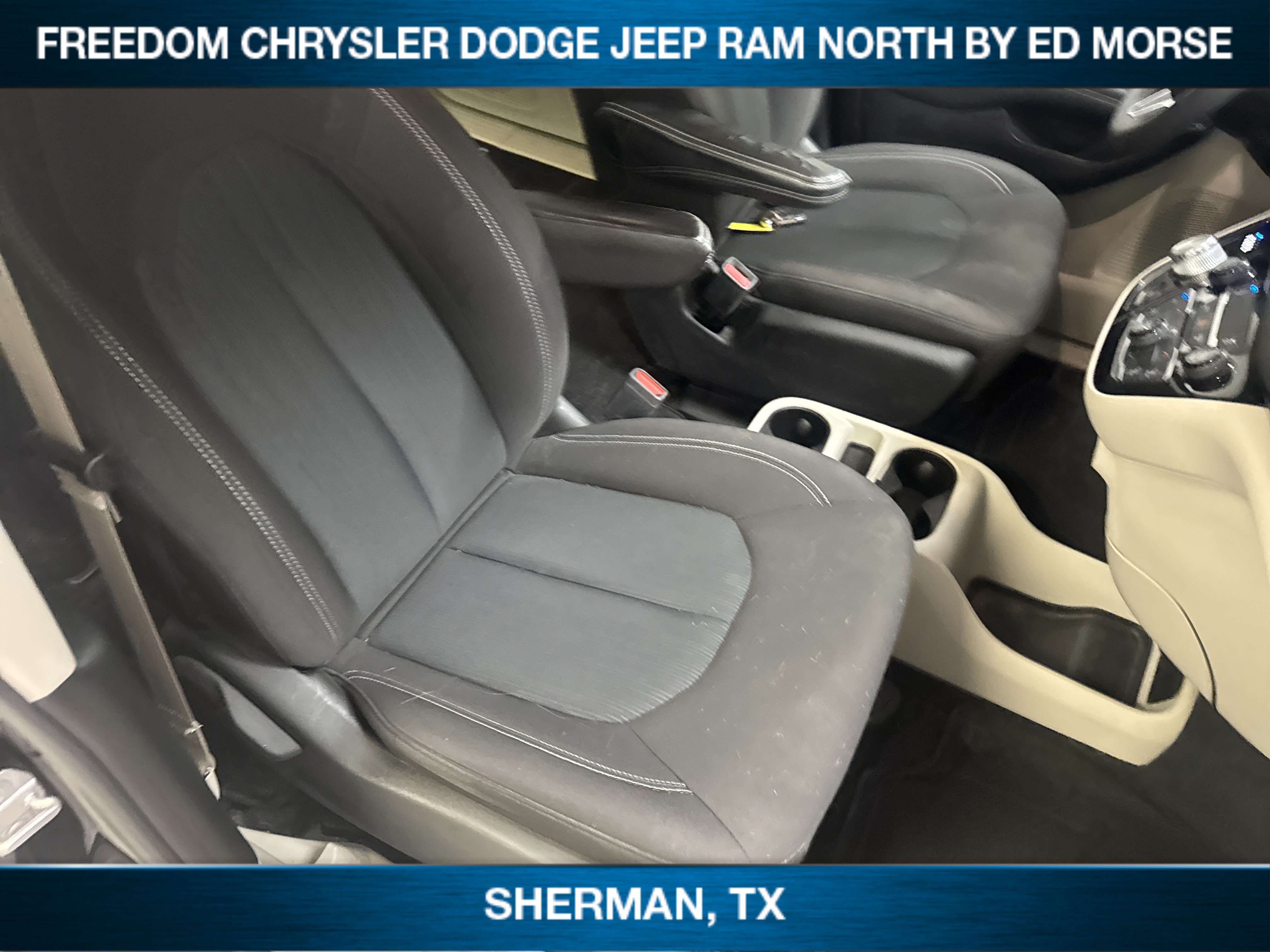Used 2022 Chrysler Voyager LX FWD image 9