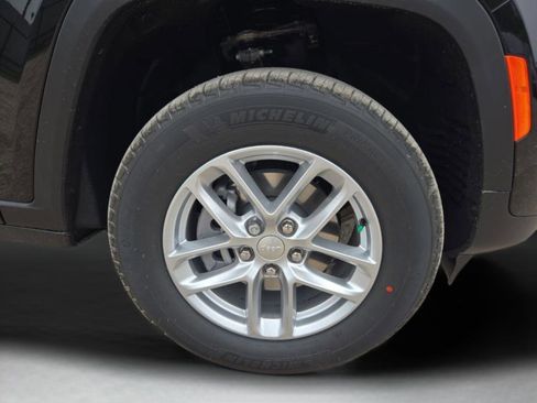 New 2025 Jeep Grand Cherokee Laredo X RWD image 33