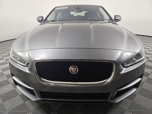 Used 2019 Jaguar XE Premium image 3