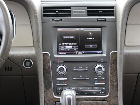 Used 2015 Lincoln Navigator L 4WD image 11