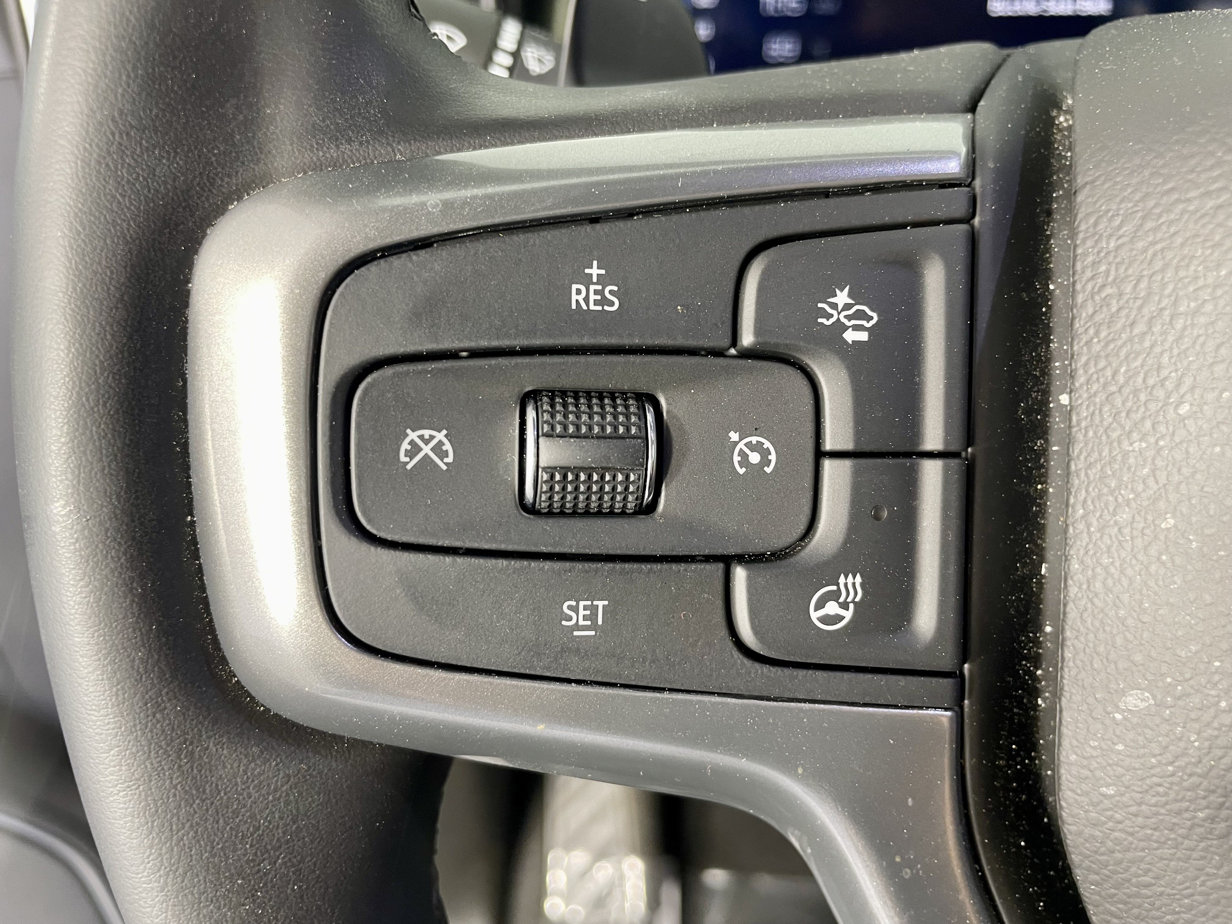 Used 2025 Chevrolet Silverado 1500 LTZ AWD/4WD image 14