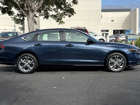 Used 2025 Honda Accord EX-L image 2