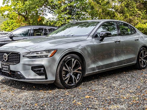 Used 2024 Volvo S60 B5 Plus image 3