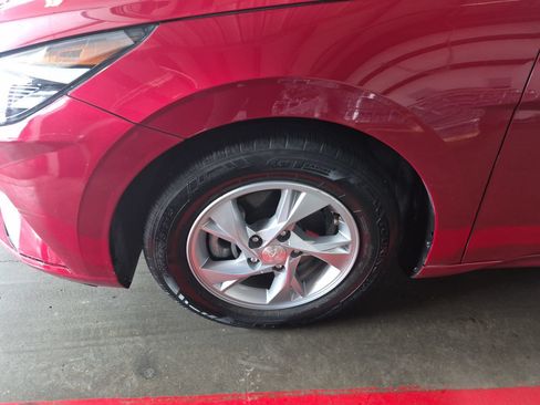 Used 2021 Hyundai Elantra SE FWD image 13