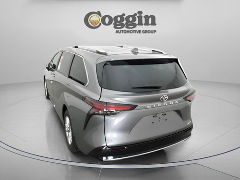New 2026 Toyota Sienna Limited FWD image 11