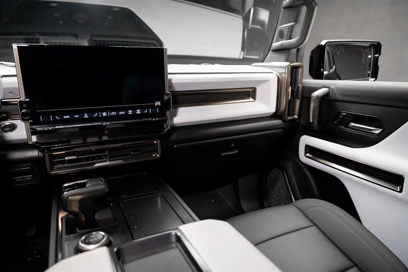Used 2024 GMC Hummer EV 2X w/ LPO, Illumination Package AWD/4WD image 36