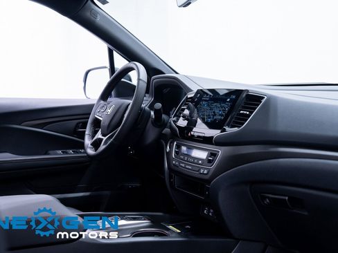 Used 2025 Honda Passport TrailSport image 45