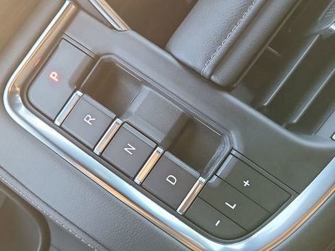 Certified 2024 Chevrolet Suburban High Country image 15