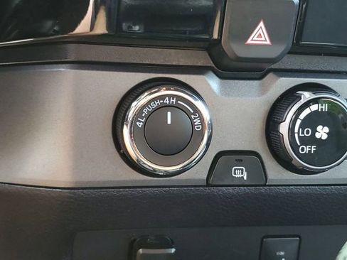 Used 2016 Toyota Tacoma TRD Sport w/ Towing Package AWD/4WD image 21