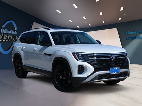 New 2026 Volkswagen Atlas Peak Edition AWD/4WD image 1
