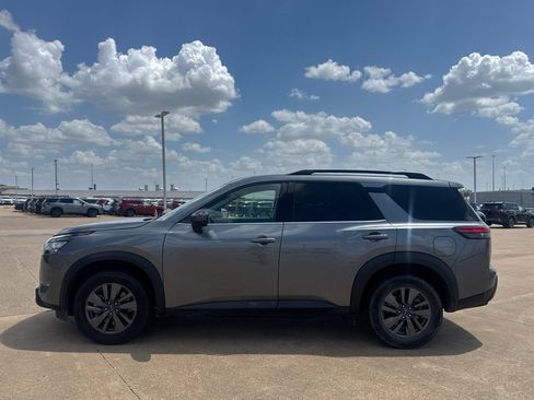 Used 2025 Nissan Pathfinder SV FWD image 12