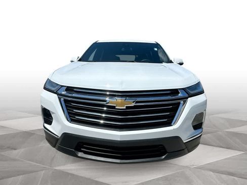 Used 2023 Chevrolet Traverse LT FWD image 3