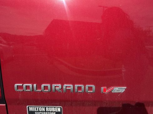 Used 2018 Chevrolet Colorado LT w/ LT Convenience Package image 16