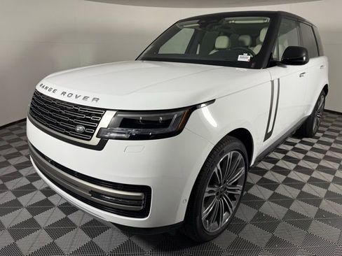 New 2025 Land Rover Range Rover SE image 3