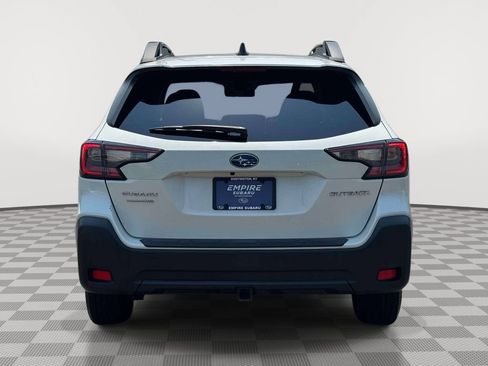Used 2023 Subaru Outback Premium AWD/4WD image 7