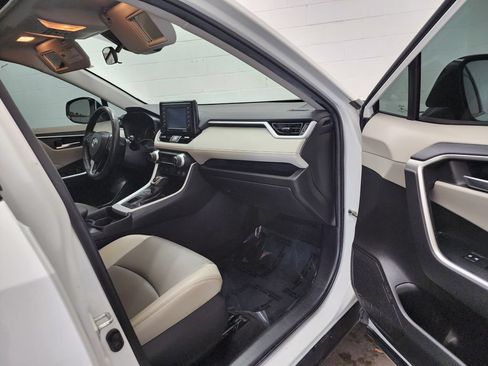 Used 2020 Toyota RAV4 XLE Premium AWD/4WD image 34
