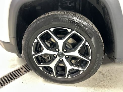 Used 2025 Jeep Compass Limited image 9