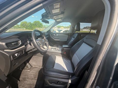 Used 2023 Ford Explorer XLT w/ Equipment Group 202A RWD image 12