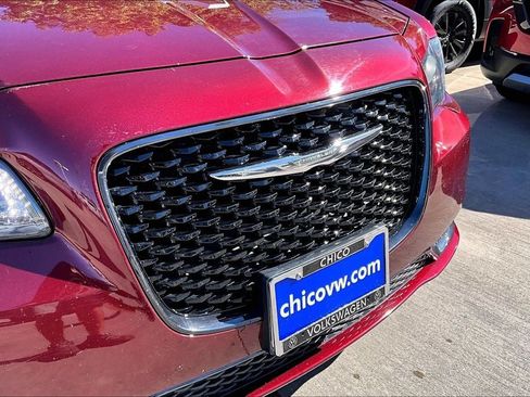 Used 2019 Chrysler 300 Touring w/ Sport Appearance Package RWD image 6
