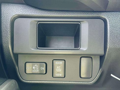 Used 2016 Toyota Tacoma TRD Off-Road AWD/4WD image 18