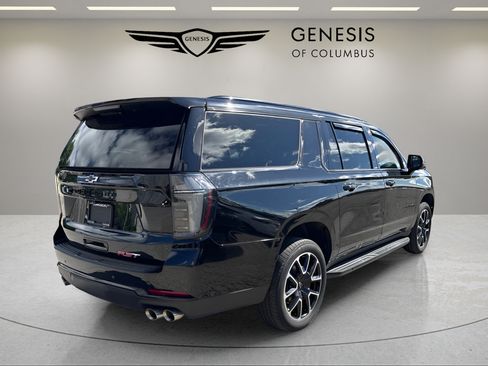 Used 2025 Chevrolet Suburban RST w/ Comfort Package AWD/4WD image 4
