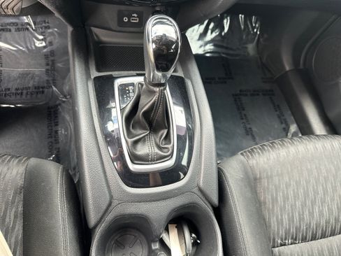 Used 2019 Nissan Rogue SV FWD image 15