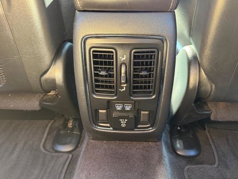 Used 2019 Jeep Grand Cherokee Limited AWD/4WD image 32