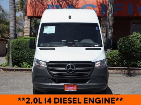 Used 2025 Mercedes-Benz Sprinter 2500 image 3